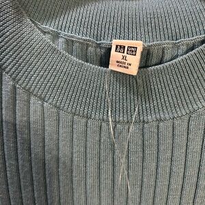 Uniqlo Women's Crewneck Sweater - Green